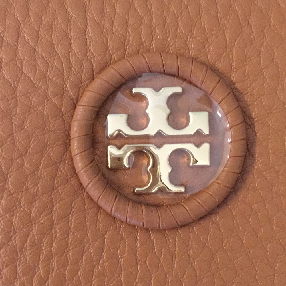 🆕Tory Burch Whipstitch Logo wallet in color BARK - Picture 2 of 8